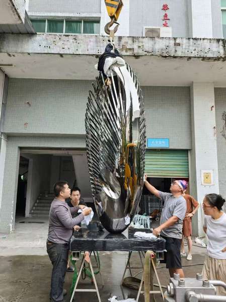 镜面不锈钢雕塑